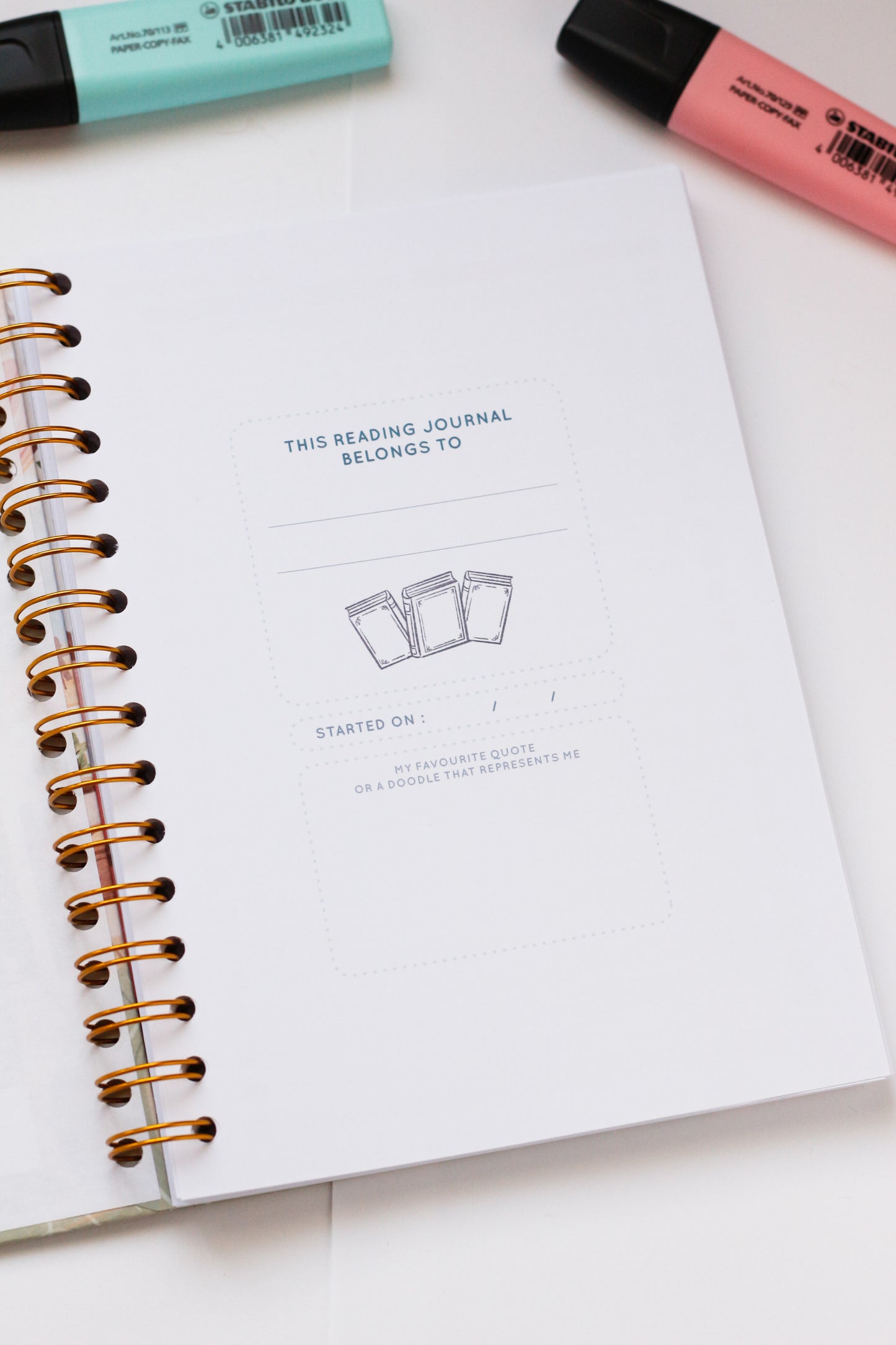 Bee-sy reading Grumbee Reading journal - Spiral notebook to write your book reviews