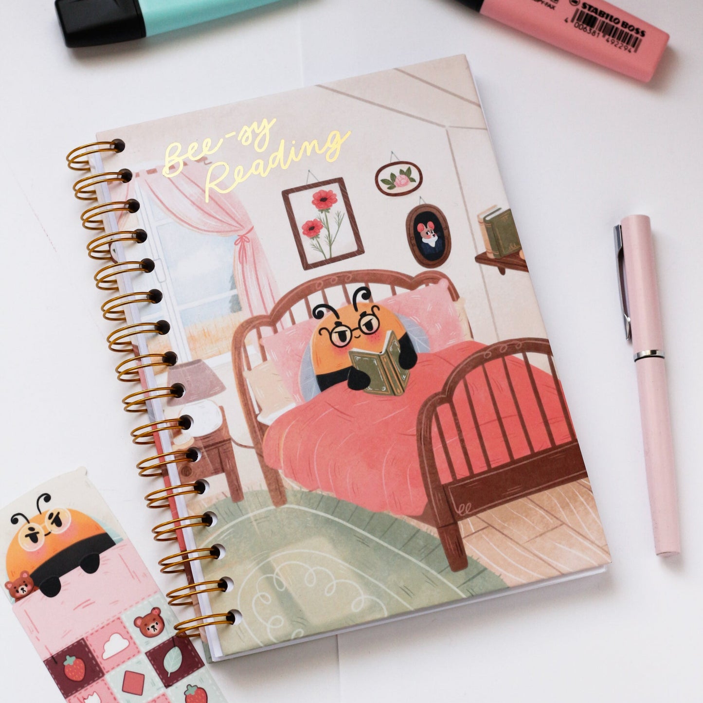 Bee-sy reading Grumbee Reading journal - Spiral notebook to write your book reviews
